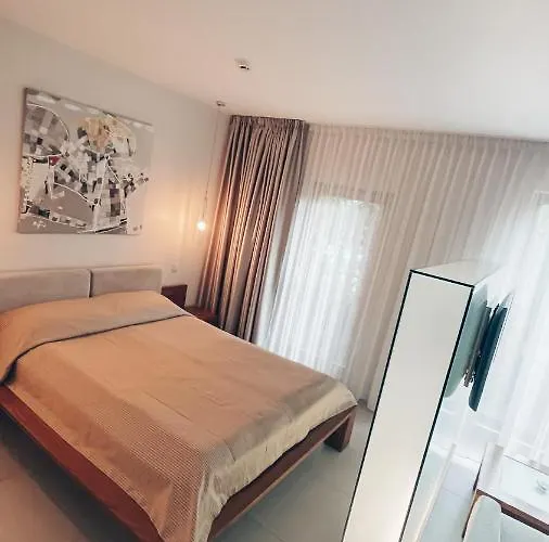 Smilciu Boutique Hotel, Tubinas 酒店 4*