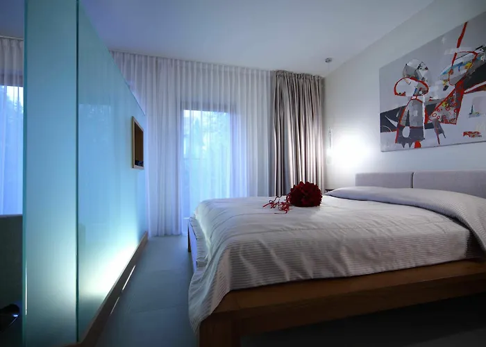 Smilciu Boutique Hotel, Tubinas 酒店 4*